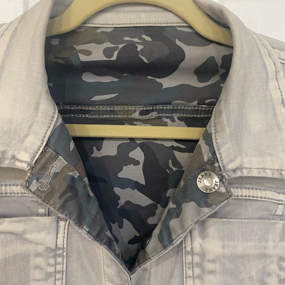 Camo Jean Jacket Size Small - Picture 3 of 13
